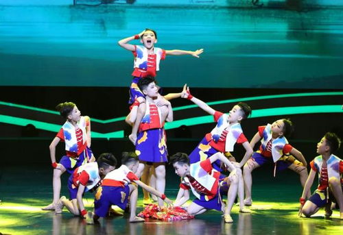 舞動紅領巾 少兒舞蹈展演攜手馬戲團，童心暢想美好未來